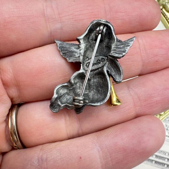 Vintage Jewelry Dana Angel with Trumpet brooch pin - Picture 2 of 3